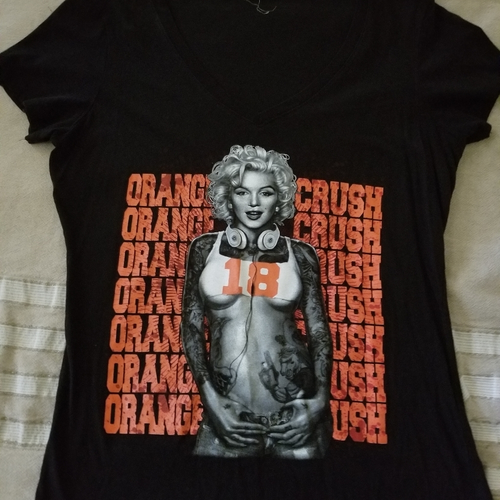Sexy V-neck Marilyn Monroe T-shirt.